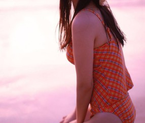 怀孕初期肚子觉得凉是怎么回事啊（怀孕初期总觉得肚子凉凉的）